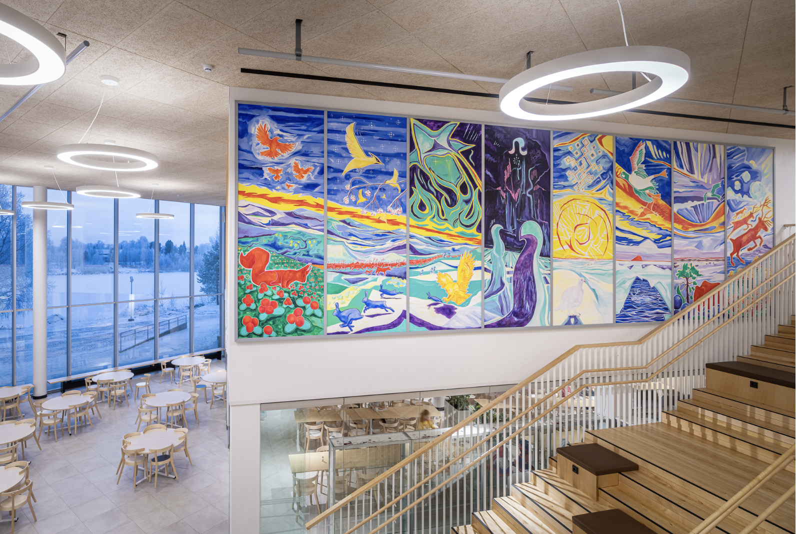 Samuli Kontion teos Ivalon koulu- ja kulttuurikeskus Kaarren aulassa. Kuva: Juha Kauppinen